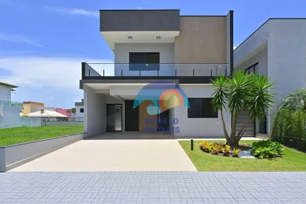 Sobrado com 4 Quartos à venda, 245m² no Jardim Tres Marias, Peruíbe