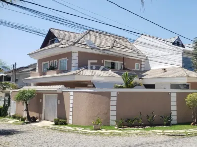 Casa de Condomínio com 4 Quartos para venda ou aluguel, 290m² no Jacarepaguá, Rio de Janeiro
