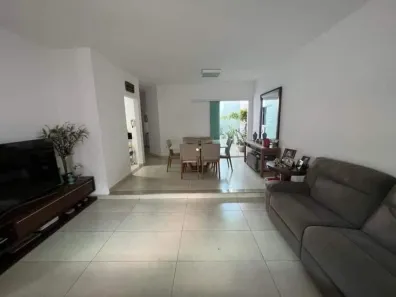 Casa com 3 Quartos para alugar, 210m² no Cidade Jardim, Uberlândia
