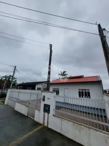 Casa com 2 Quartos para alugar, 75m² no Areias, São José