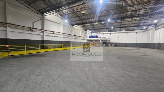 Galpão/Depósito/Armazém à venda, 2000m² no Conceição, Diadema