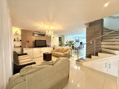 Sobrado com 3 Quartos à venda, 247m² no Vila Ipiranga, Porto Alegre