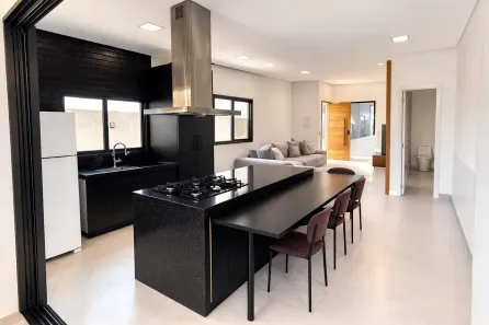 Casa de Condomínio com 3 Quartos para alugar, 140m² no Chácara Jaguari (Fazendinha), Santana de Parnaíba