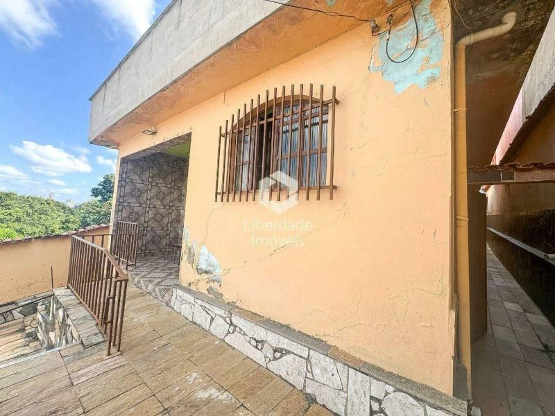 Casa com 3 quartos — Santo André, Belo Horizonte