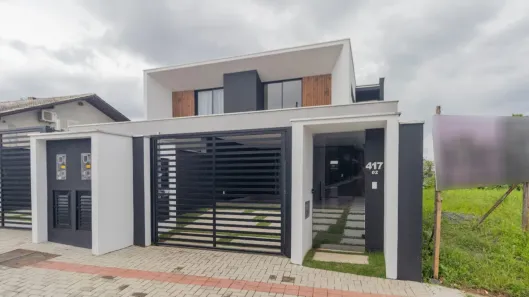 Sobrado com 3 Quartos à venda, 185m² no Saguaçu, Joinville