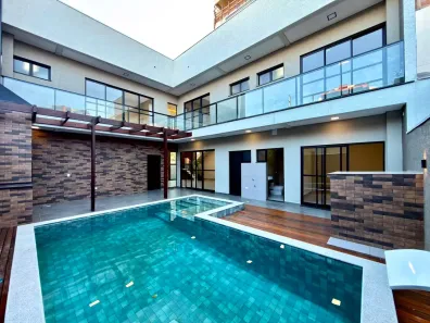 Sobrado com 4 Quartos à venda, 283m² no Centro, Guaratuba