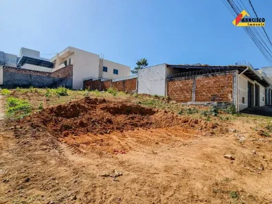 Lote/Terreno à venda, 300m² no Padre Eustáquio, Divinópolis