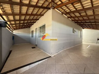 Casa com 2 Quartos para alugar, 102m² no Santa Rosa, Divinópolis
