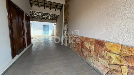 Casa com 3 Quartos à venda, 233m² no Vila Santa Maria de Nazareth, Anápolis