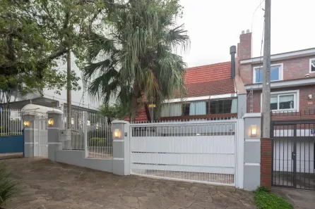 Casa com 4 Quartos à venda, 282m² no Chácara das Pedras, Porto Alegre