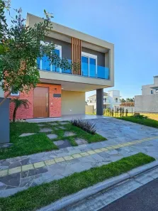 Casa com 3 Quartos à venda, 219m² no Centro, Gravataí