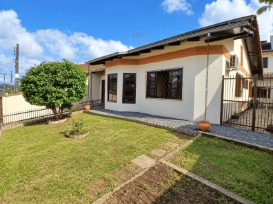 Casa com 3 Quartos à venda, 240m² no Floresta, Joinville