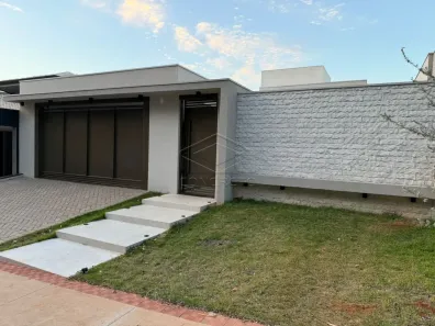 Casa de Condomínio com 3 Quartos para alugar, 235m² no Vila Santista, Bauru