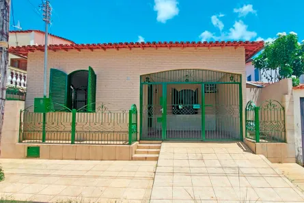 Casa com 4 Quartos para alugar, 230m² no , Goiás