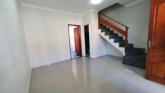 Casa com 2 Quartos para alugar, 70m² no Riviera Fluminense, Macaé
