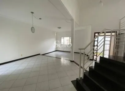 Sobrado com 4 Quartos à venda, 240m² no Morada da Colina, Uberlândia
