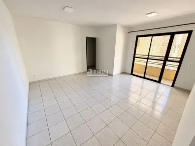 Apartamento com 3 Quartos para alugar, 108m² no São Benedito, Uberaba