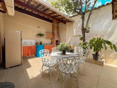 Casa com 3 Quartos à venda, 100m² no Santa Amélia, Belo Horizonte