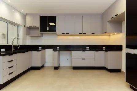 Casa de Condomínio com 3 Quartos à venda, 210m² no Santa Cândida, Curitiba