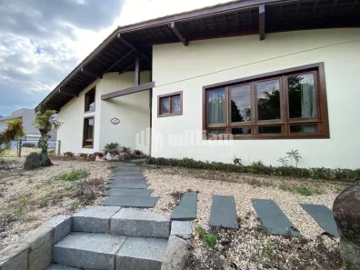 Casa com 4 Quartos para alugar, 468m² no Centro I, Brusque