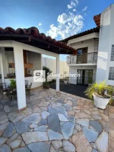 Sobrado com 4 Quartos à venda, 335m² no Morada da Colina, Uberlândia