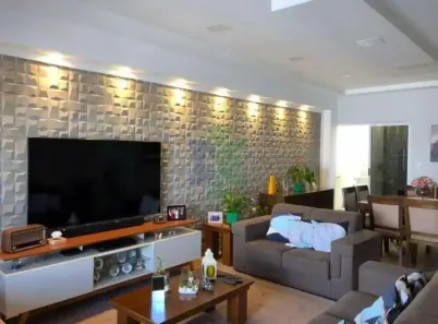 Sobrado com 5 Quartos à venda, 250m² no Jardim América, Jacareí