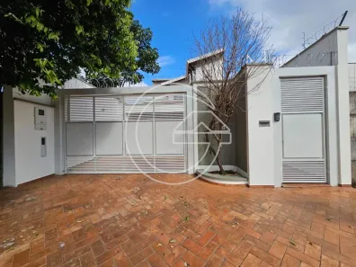 Casa com 3 Quartos para alugar, 10m² no Centro, Marília