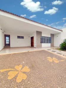 Casa com 3 Quartos para alugar, 180m² no Vila Souto, Bauru