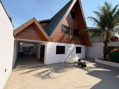 Sobrado com 3 Quartos à venda, 220m² no Santa Mônica, Londrina