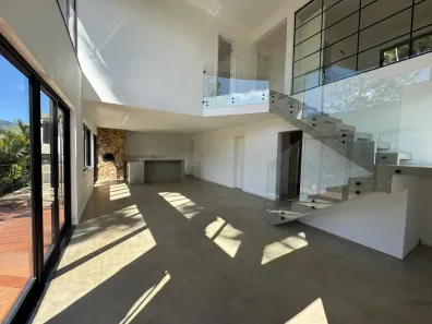 Casa de Condomínio com 3 Quartos à venda, 165m² no Carangola, Petrópolis