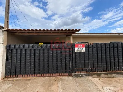 Casa com 2 Quartos à venda, 106m² no Parque Residencial Aeroporto, Maringá