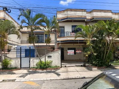 Casa de Condomínio com 3 Quartos para venda ou aluguel, 102m² no Parque Burle, Cabo Frio