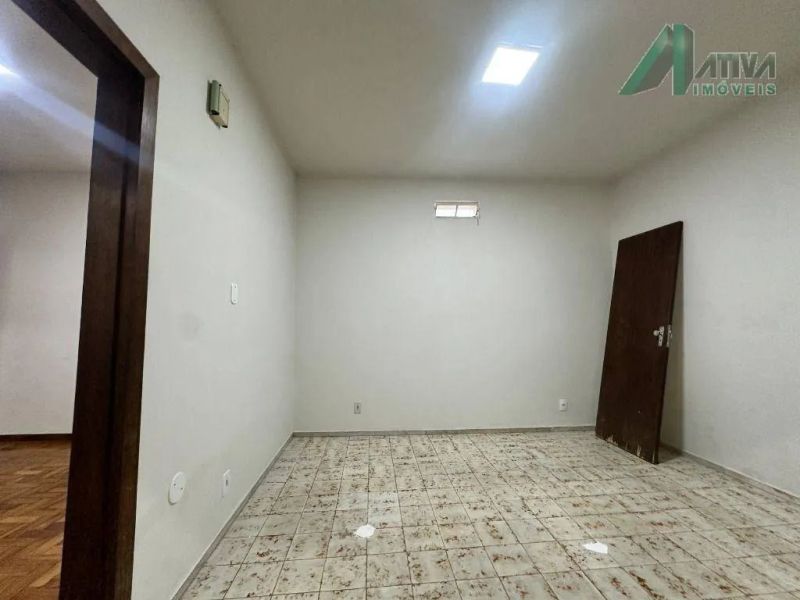 Casa com 2 quartos — Sagrada Família, Belo Horizonte