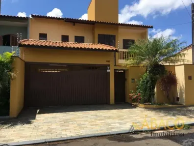 Sobrado com 3 Quartos à venda, 241m² no Jardim Acapulco, São Carlos