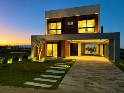 Casa com 4 Quartos à venda, 252m² no XANGRI-LÁ, Xangri-Lá