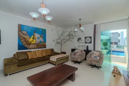 Casa com 3 Quartos à venda, 230m² no Ariribá, Balneário Camboriú