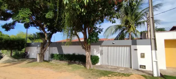 Casa com 4 Quartos à venda, 400m² no Candelária, Natal