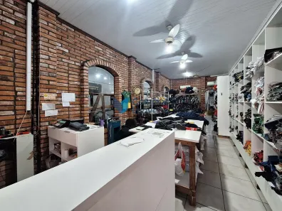 Prédio Comercial com 7 Quartos à venda, 310m² no Floresta, Porto Alegre