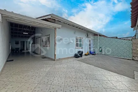 Casa com 2 Quartos à venda, 116m² no Jardim Somar, Peruíbe
