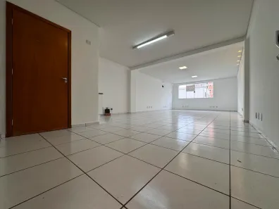 Sala Comercial para alugar, 53m² no Zona 03, Maringá