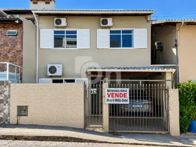 Casa com 3 Quartos à venda, 93m² no Trindade, Florianópolis