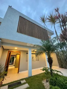 Sobrado com 3 Quartos à venda, 152m² no Lídia Duarte, Camboriú