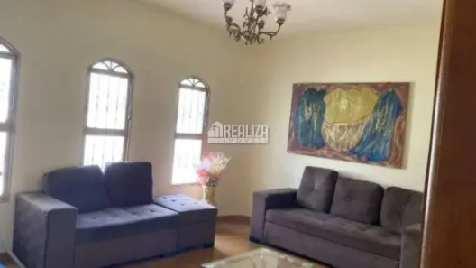 Casa com 3 Quartos à venda, 241m² no Santa Marta, Uberaba
