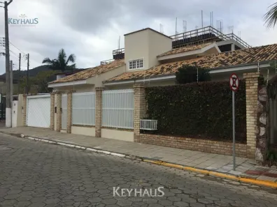 Casa com 3 Quartos para alugar, 450m² no Dom Bosco, Itajaí