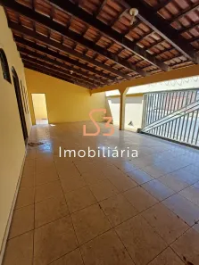 Casa com 3 Quartos para alugar, 150m² no Santa Mônica, Uberlândia