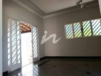 Sobrado com 6 Quartos para alugar, 357m² no Alto Umuarama, Uberlândia