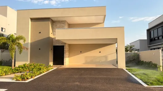 Casa de Condomínio com 3 Quartos à venda, 240m² no Loteamento Caribe, Palmas
