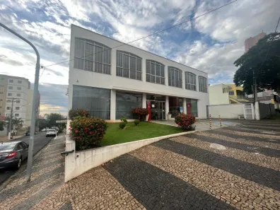 Prédio Comercial com 7 Quartos para alugar, 553m² no Centro, Piracicaba