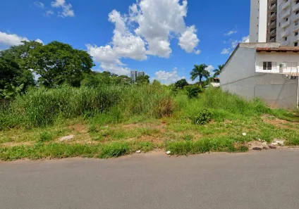 Lote/Terreno para alugar, 587m² no Vila Rosa, Goiânia