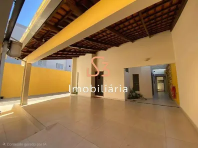 Casa com 5 Quartos para alugar, 240m² no Santa Mônica, Uberlândia